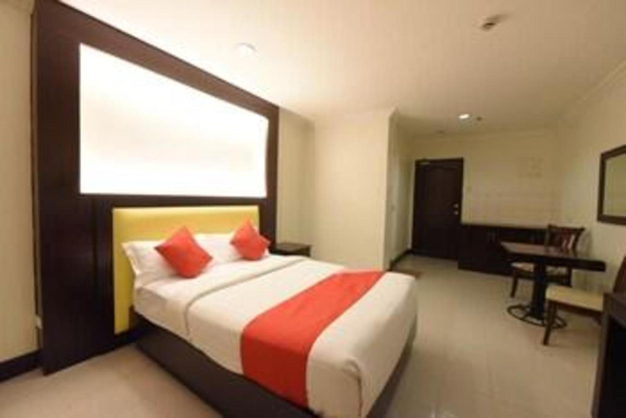 Oyo 115 Northridge Mansions Hotel Quezon City Exterior photo