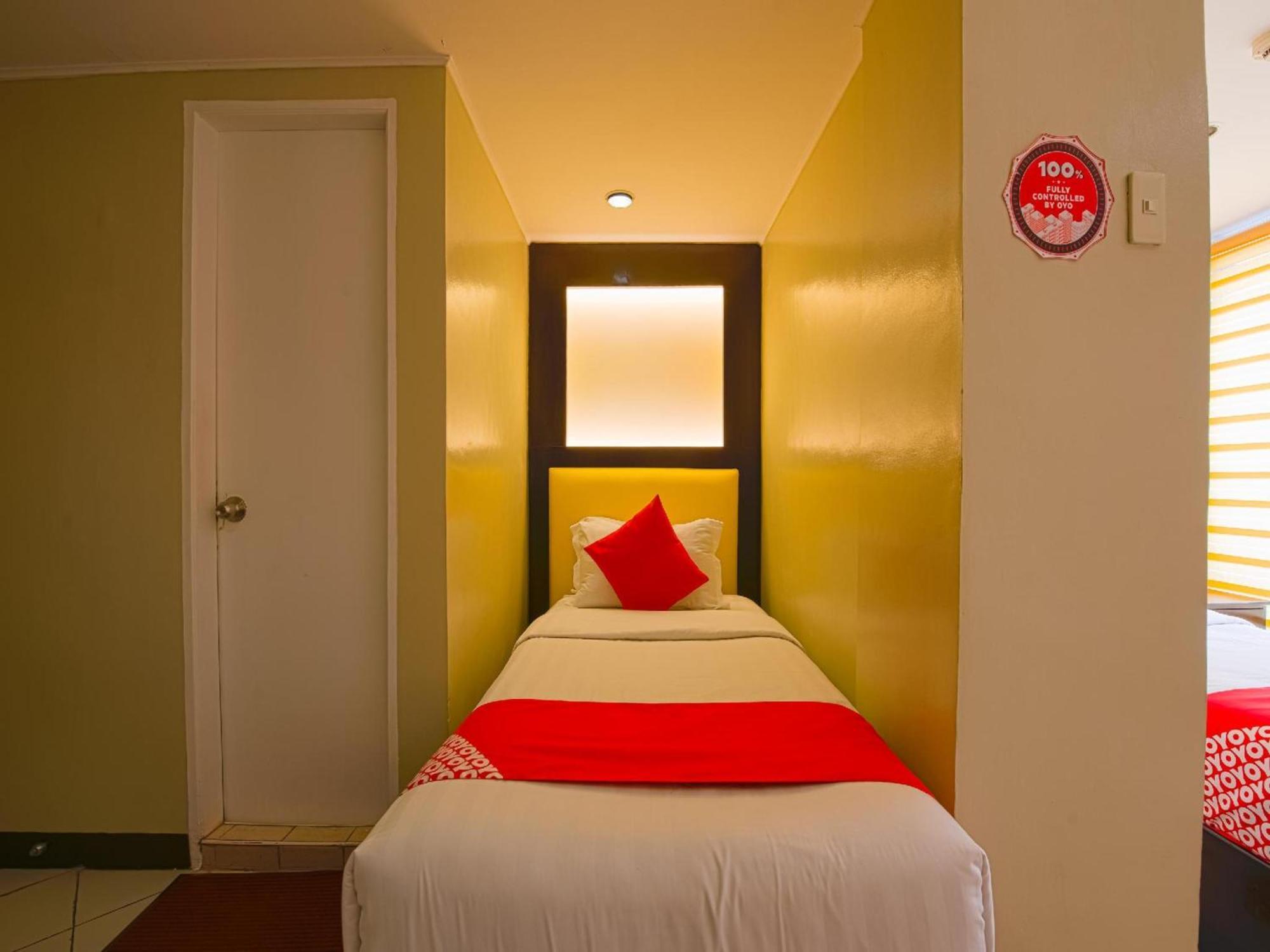 Oyo 115 Northridge Mansions Hotel Quezon City Exterior photo