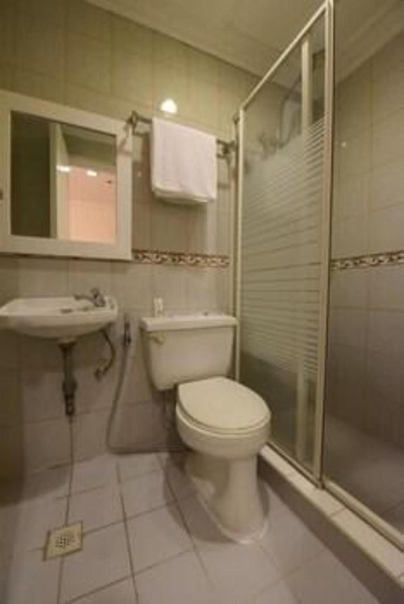 Oyo 115 Northridge Mansions Hotel Quezon City Exterior photo